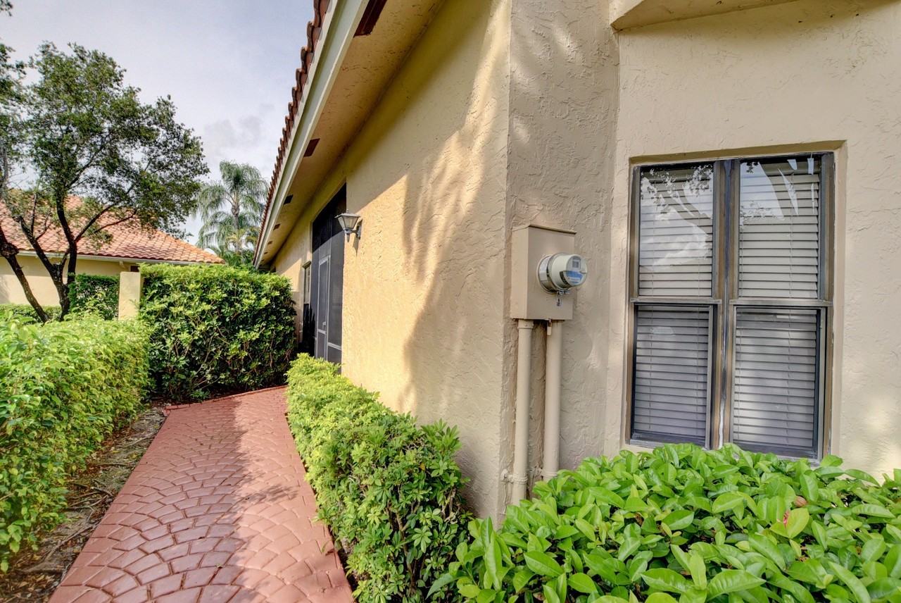 22667 Meridiana Dr - Photo 3 of 40