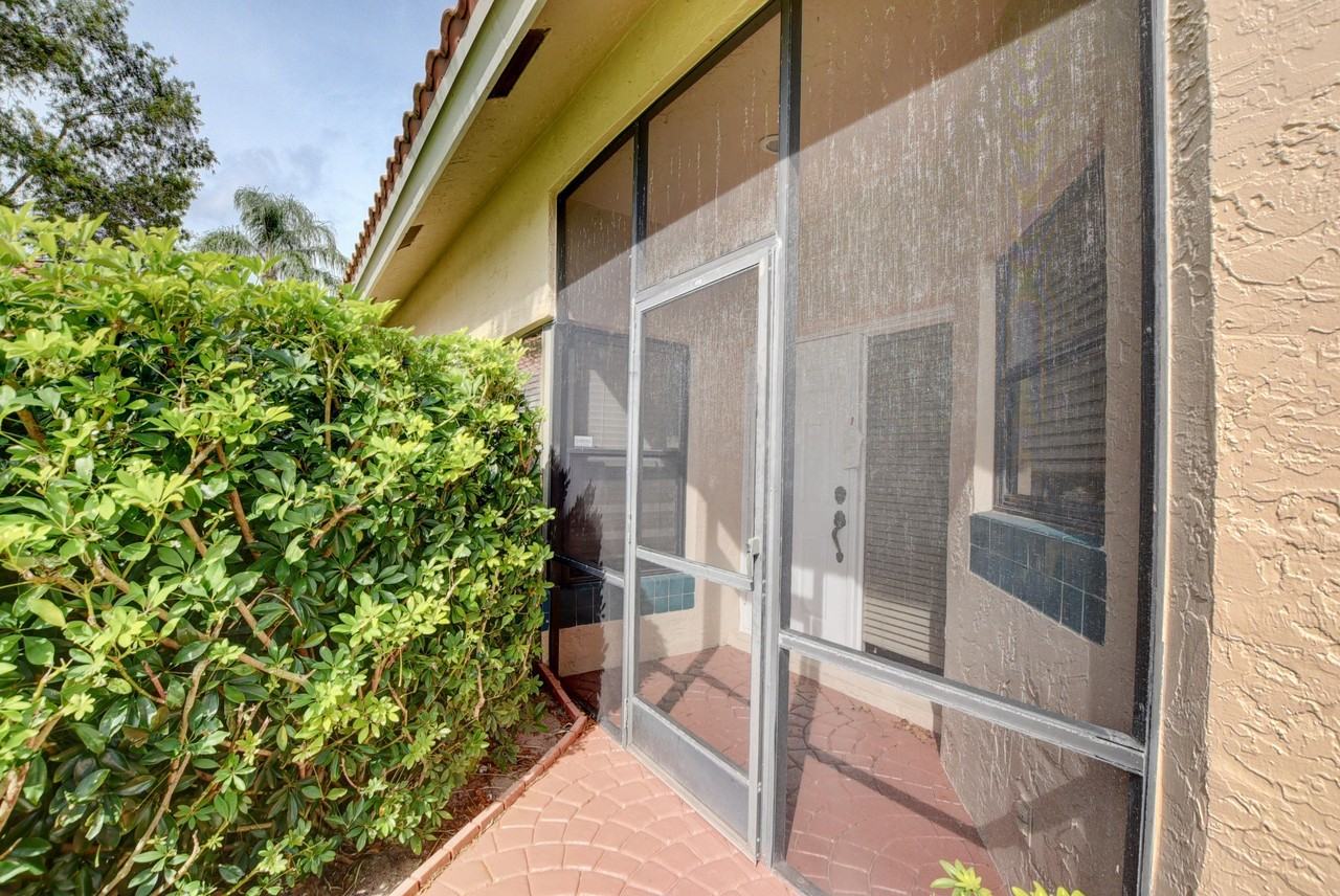 22667 Meridiana Dr - Photo 4 of 40