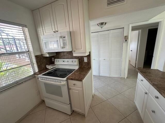 21 Abbey Ln #107 - Photo 4 of 22