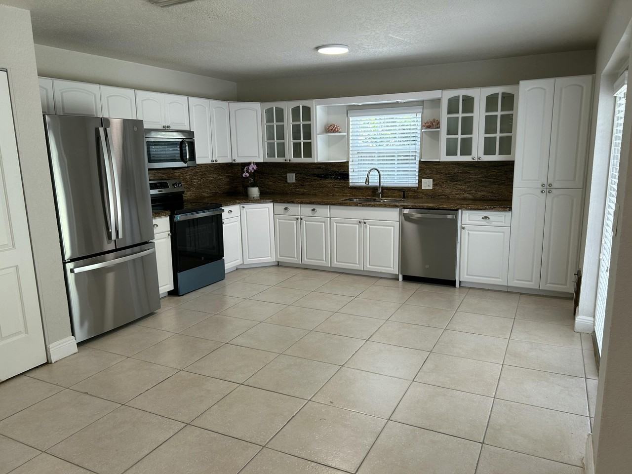 61 Nw 47th St - Photo 6 of 16