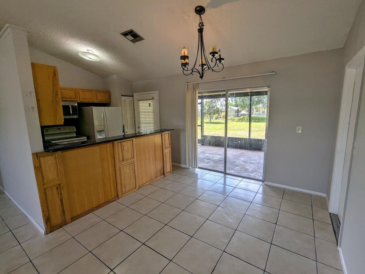 554 Sw Lakehurst Dr - Photo 3 of 17