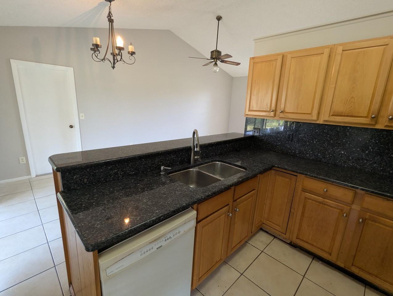 554 Sw Lakehurst Dr - Photo 5 of 17