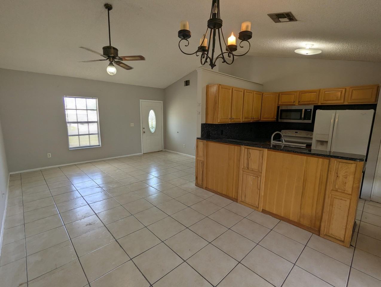 554 Sw Lakehurst Dr - Photo 6 of 17
