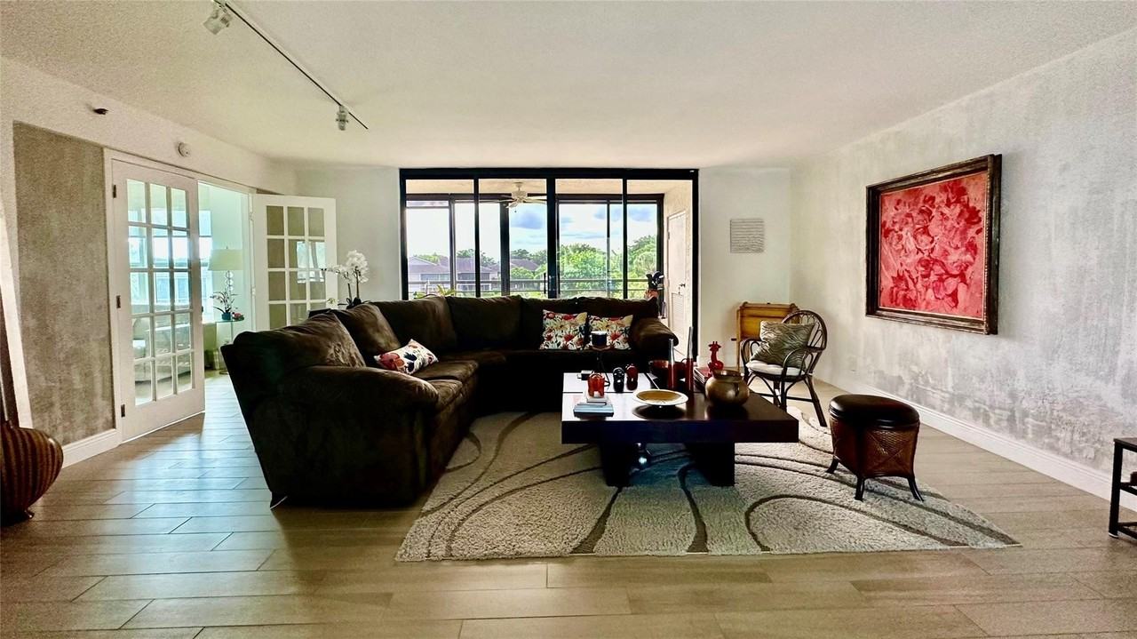 7582 Regency Lake Dr - Photo 2 of 20