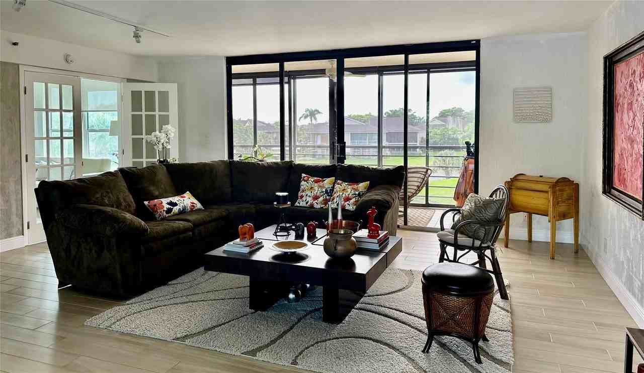 7582 Regency Lake Dr - Photo 3 of 20