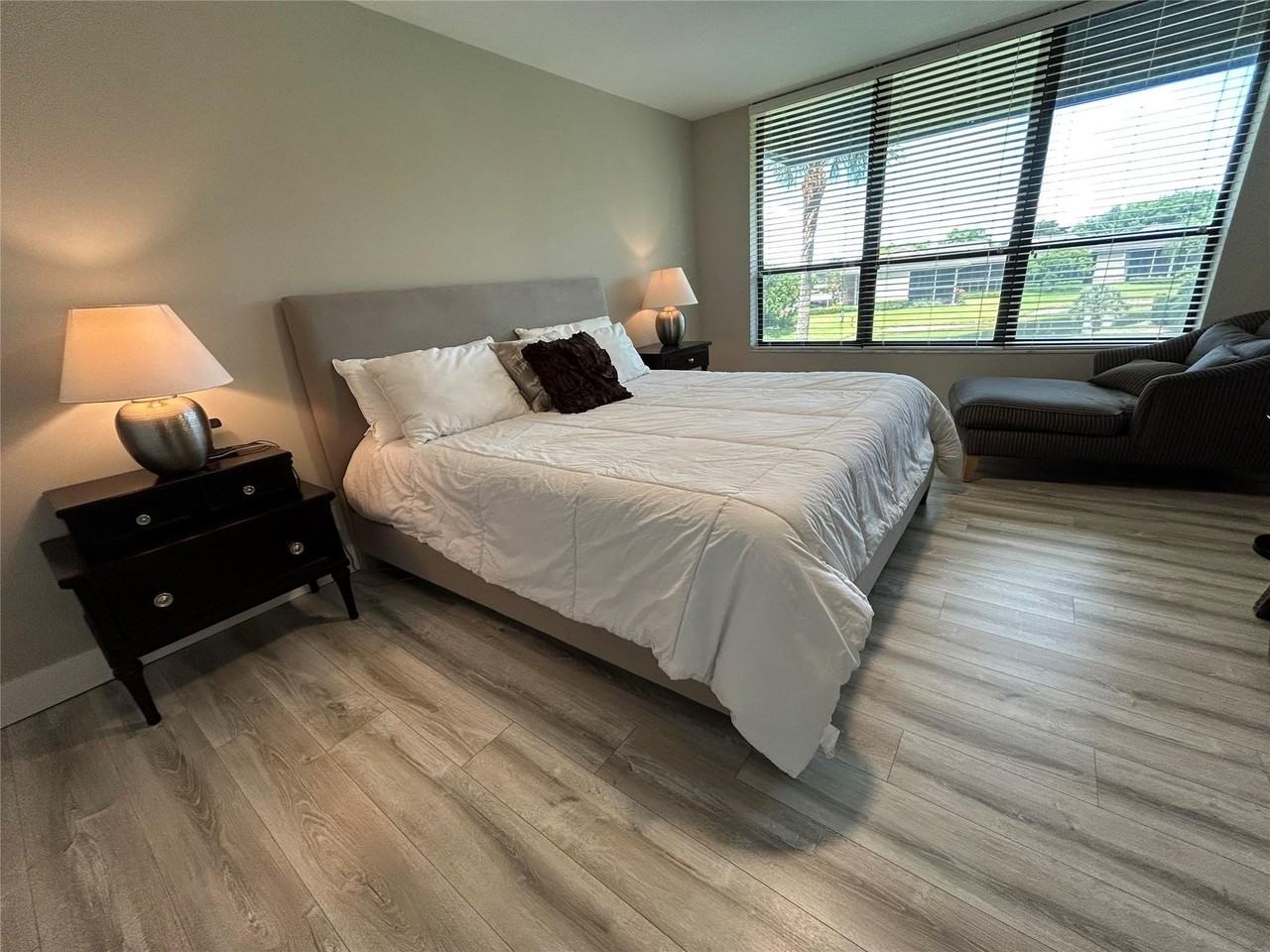 7582 Regency Lake Dr - Photo 7 of 20