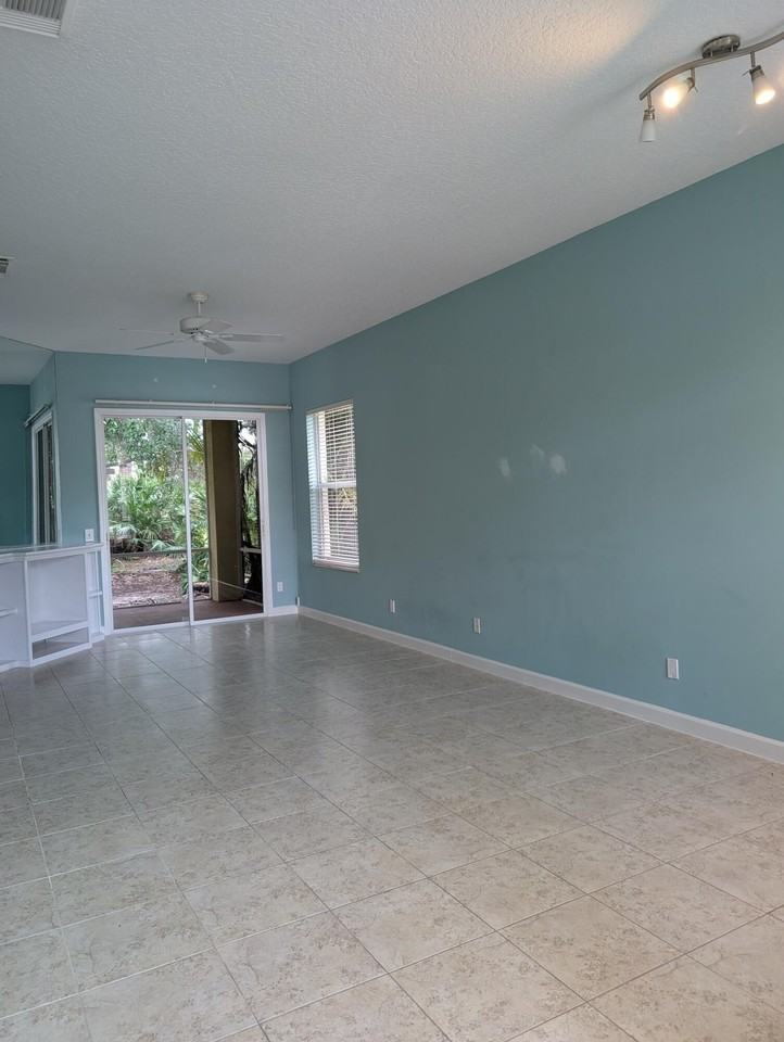 708 Sw Saint Vincent Cv - Photo 6 of 18