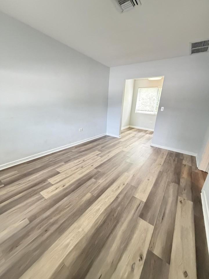 1502 N J St #2 - Photo 3 of 7