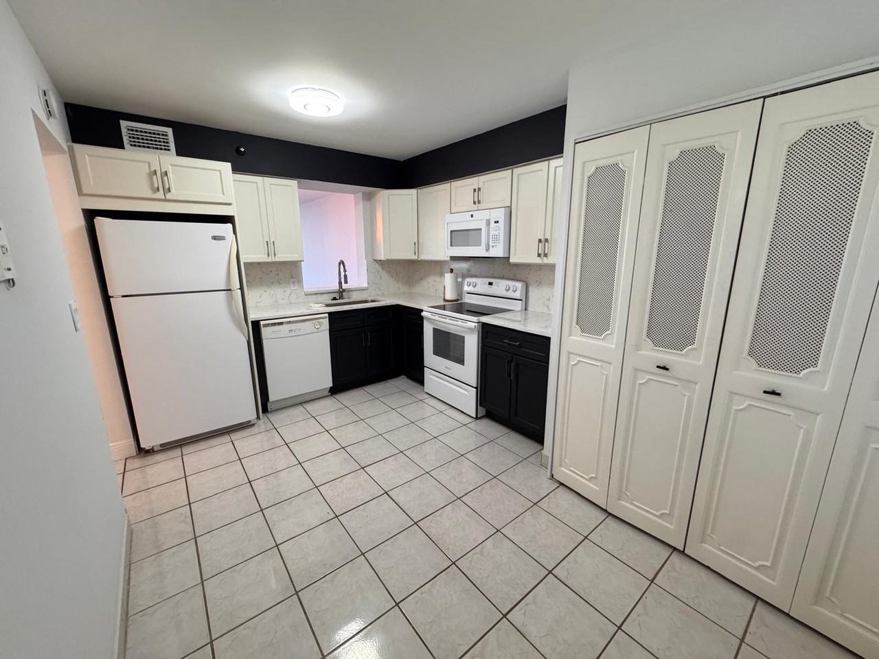 4570 Nw 18th Ave #605 - Photo 5 of 38