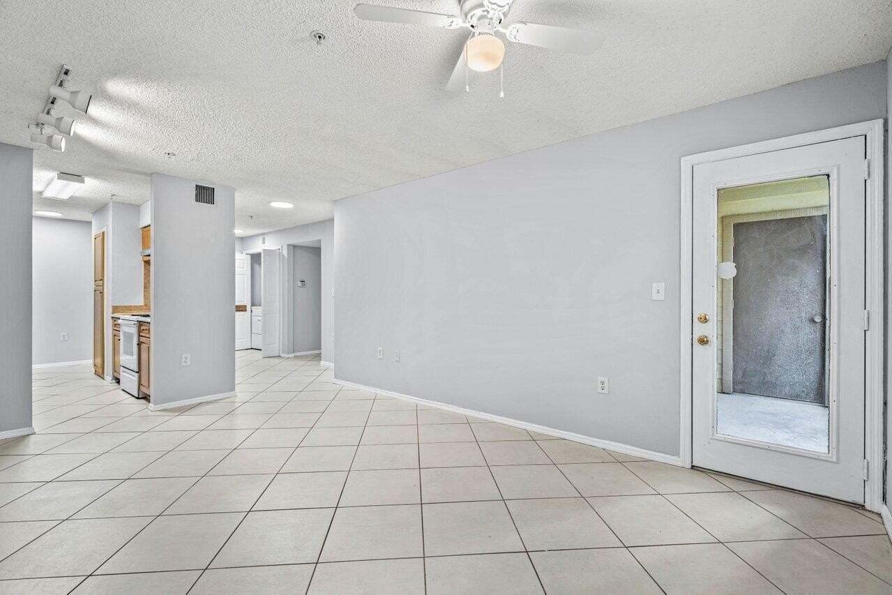 2305 N Congress Ave #18 - Photo 5 of 26