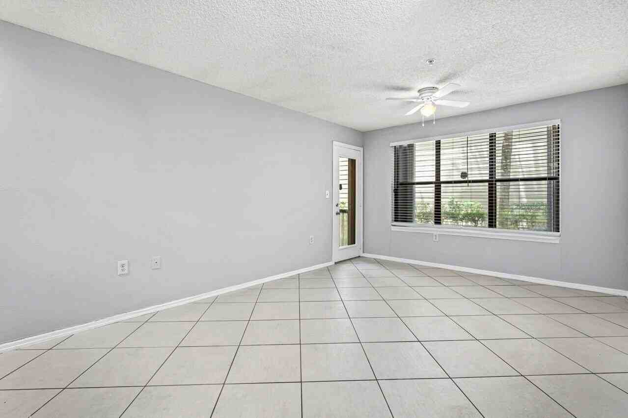2305 N Congress Ave #18 - Photo 6 of 26