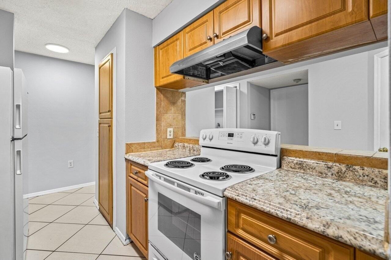 2305 N Congress Ave #18 - Photo 7 of 26