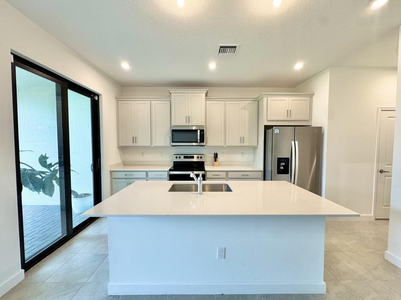 14122 Sw Thorens Dr - Photo 3 of 27