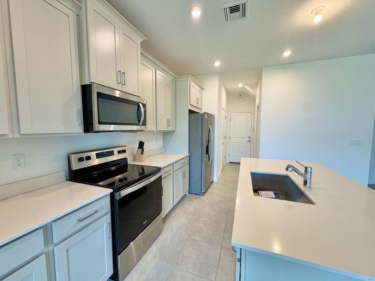 14122 Sw Thorens Dr - Photo 4 of 27