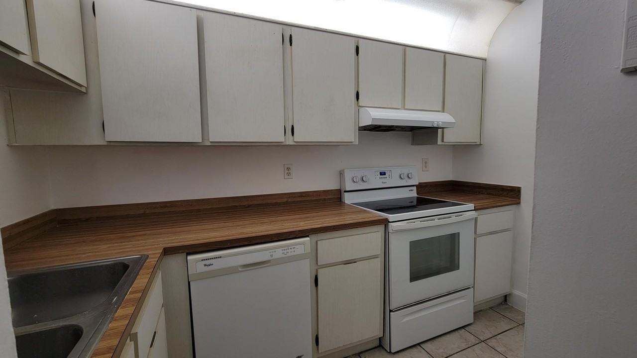 3712 N University Dr #I7 - Photo 6 of 15