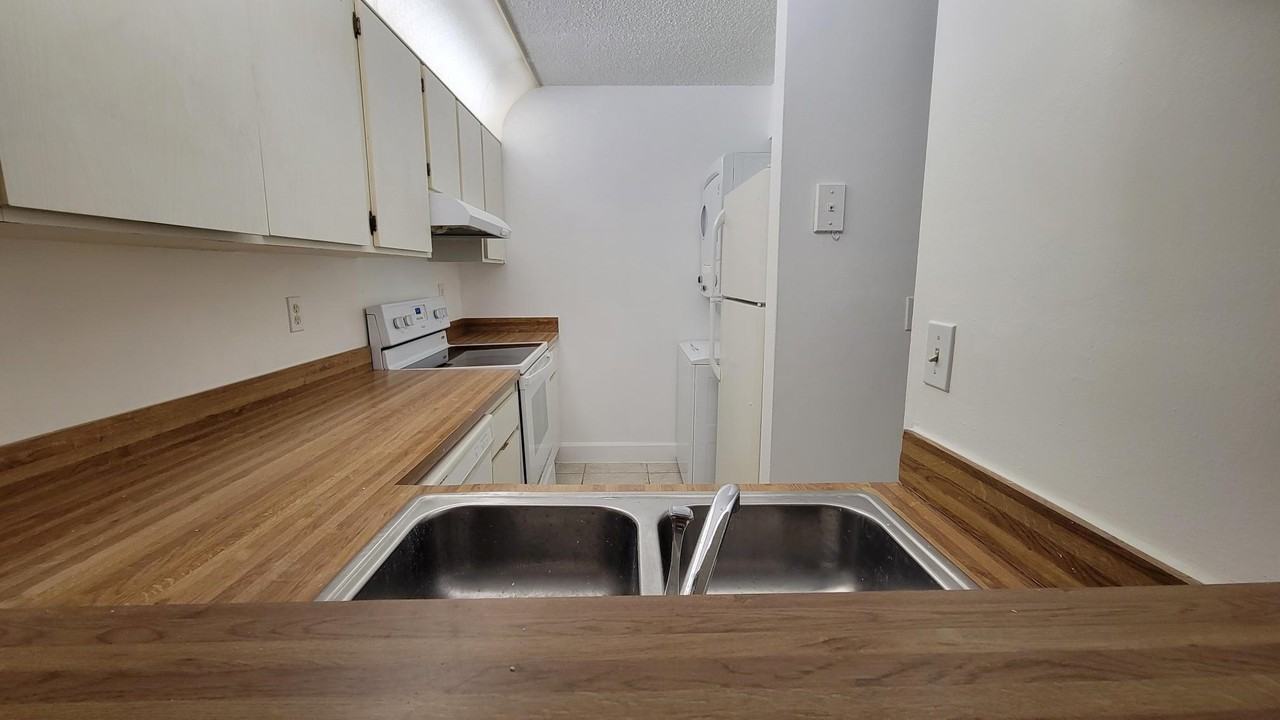 3712 N University Dr #I7 - Photo 7 of 15