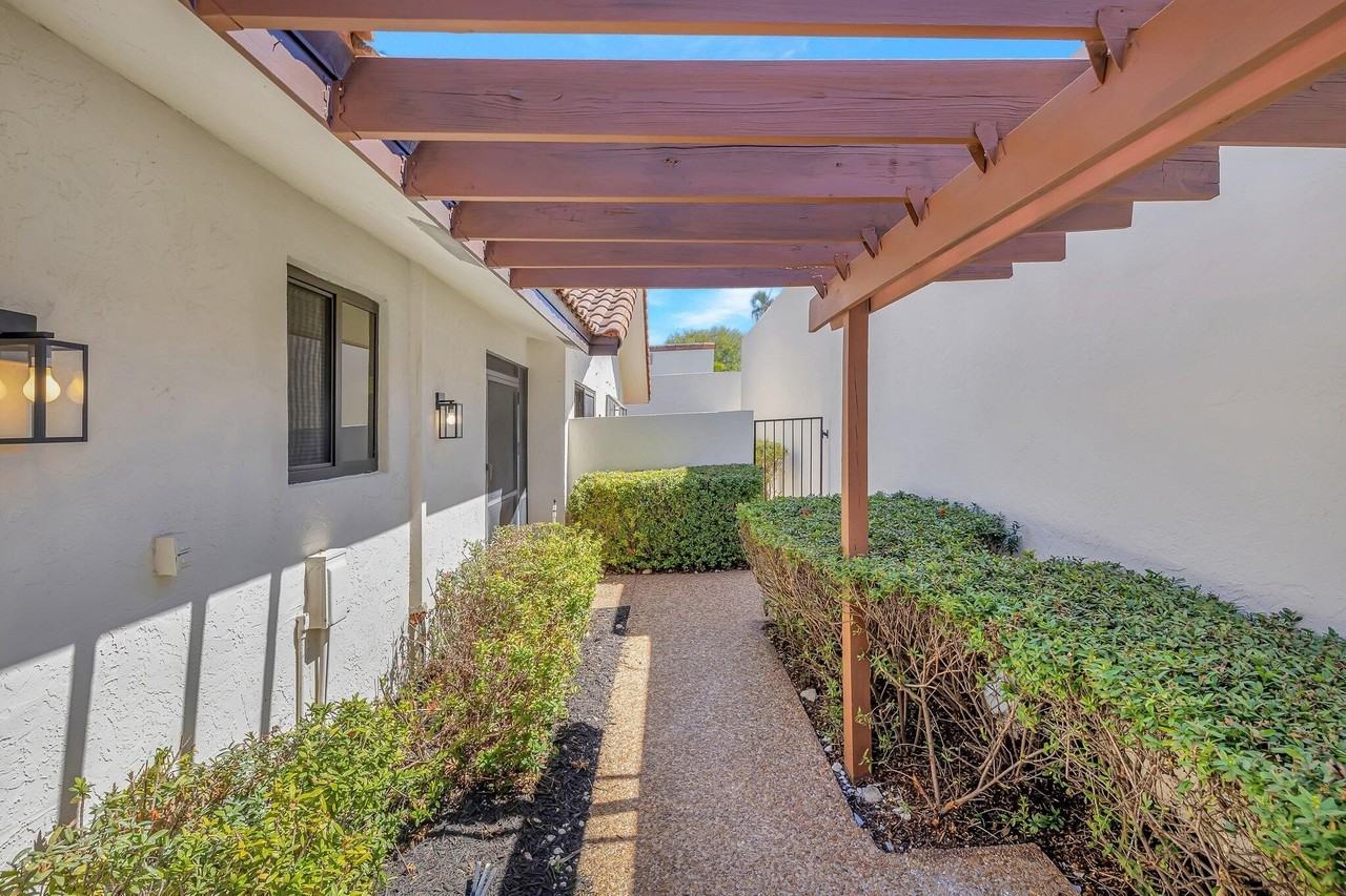 21440 Campo Allegro Dr - Photo 4 of 33