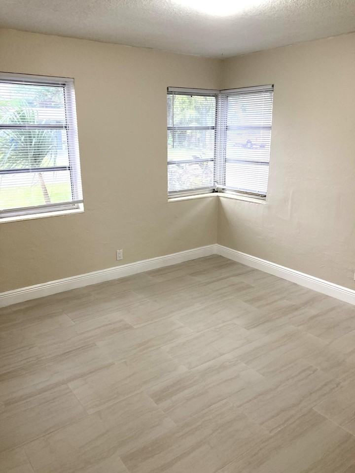 1648 Ne 31st Ct - Photo 5 of 17