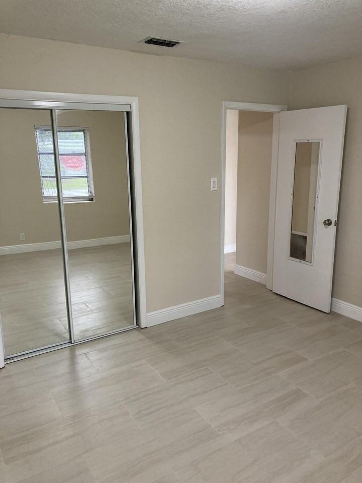 1648 Ne 31st Ct - Photo 6 of 17