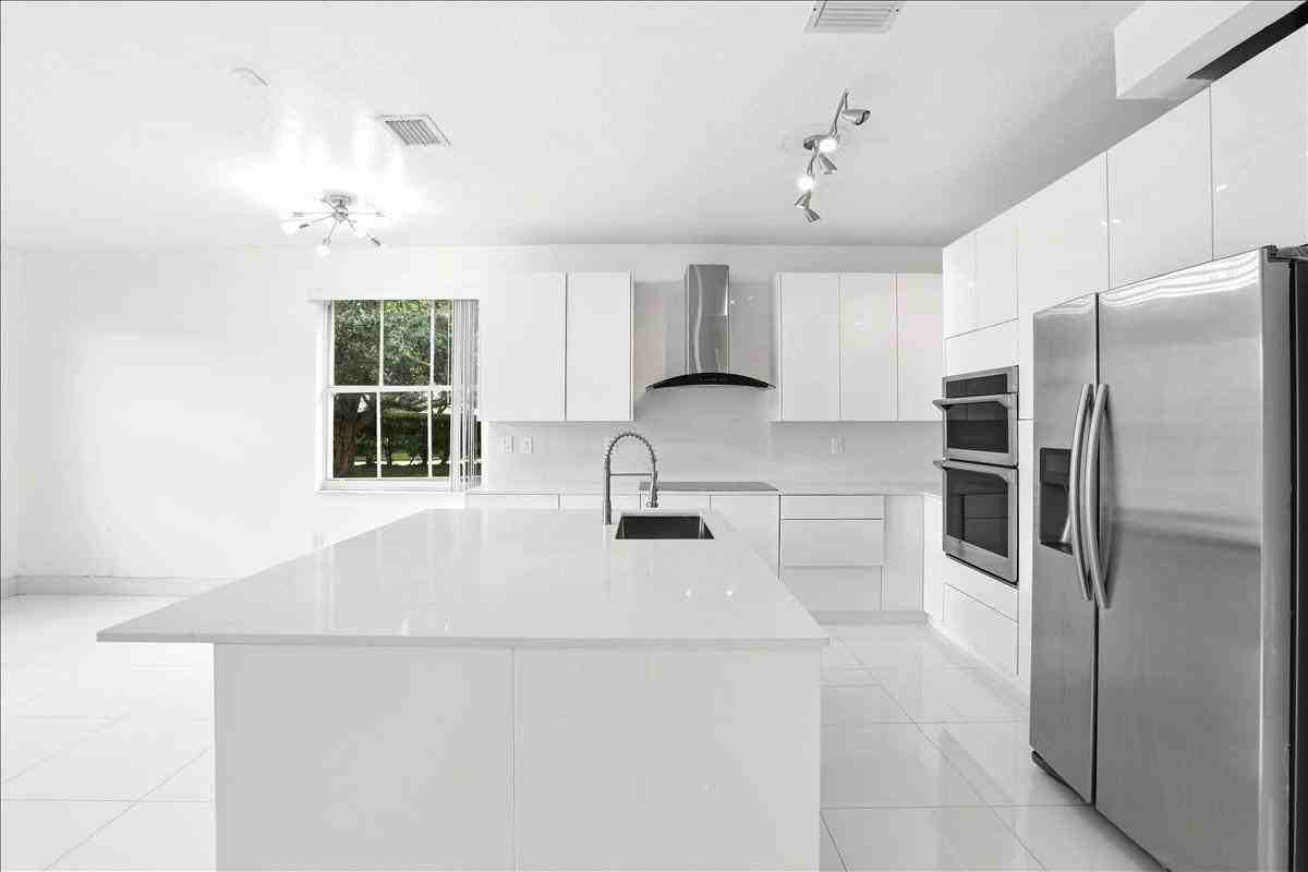 3802 Sw 165th Ter - Photo 4 of 49
