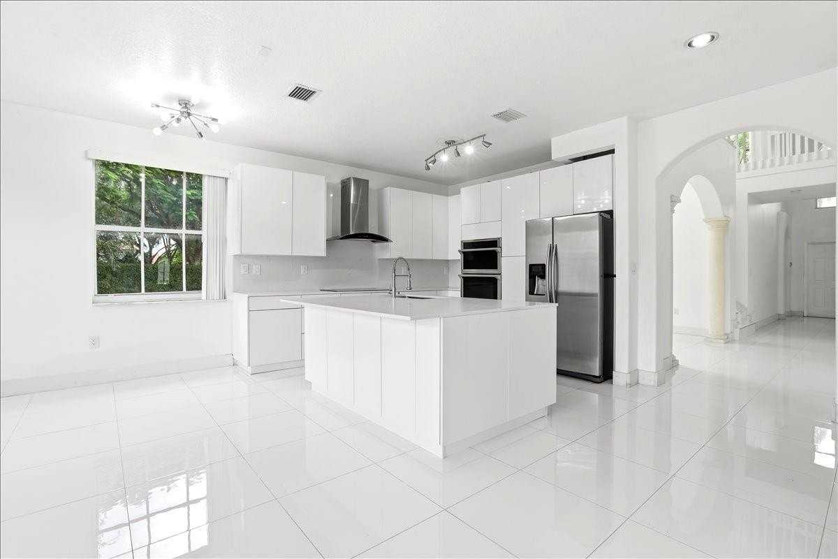 3802 Sw 165th Ter - Photo 5 of 49