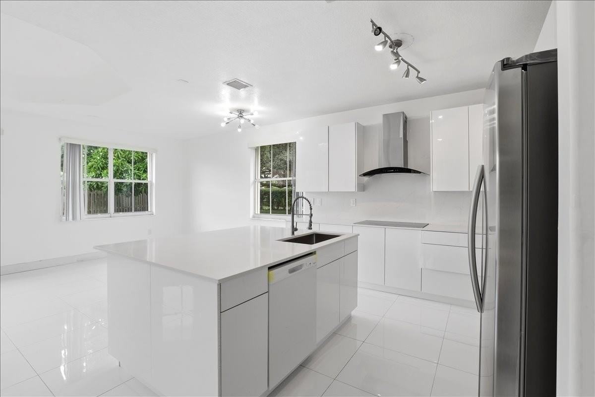 3802 Sw 165th Ter - Photo 6 of 49