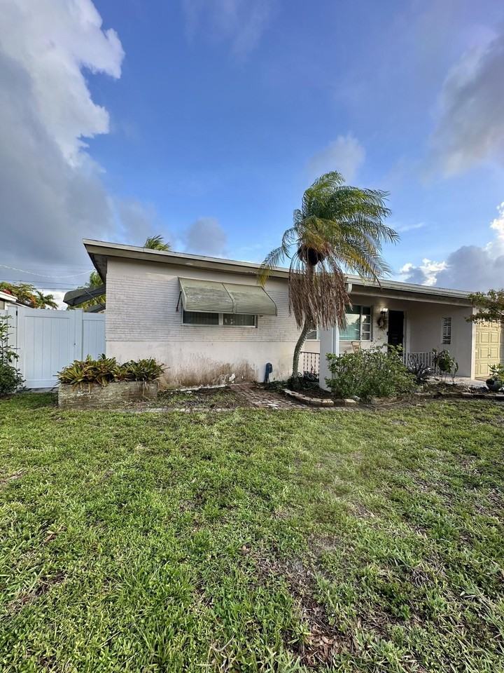 7000 Sw 11th St - Photo 3 of 50