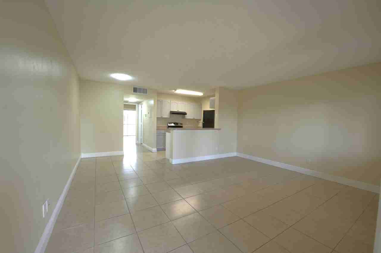 1617 Meadows Cir W - Photo 4 of 28