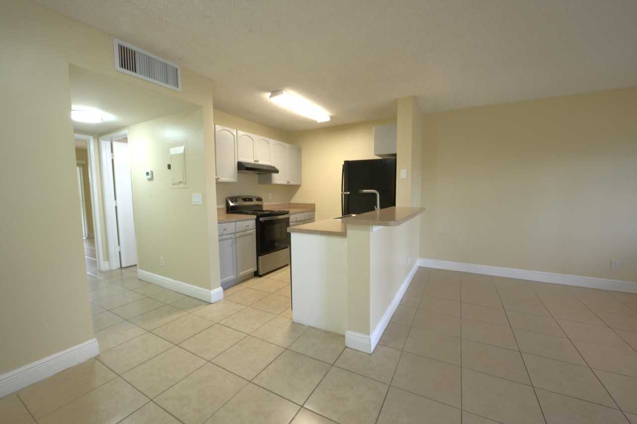 1617 Meadows Cir W - Photo 5 of 28