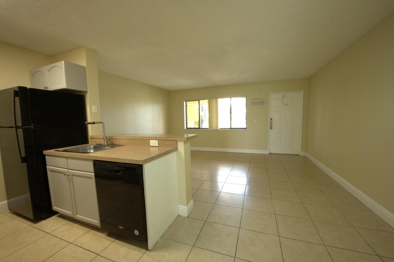 1617 Meadows Cir W - Photo 6 of 28