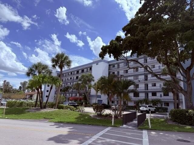 7770 Tahiti Ln #405
