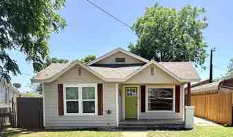 featured image of 713 E Avenue D