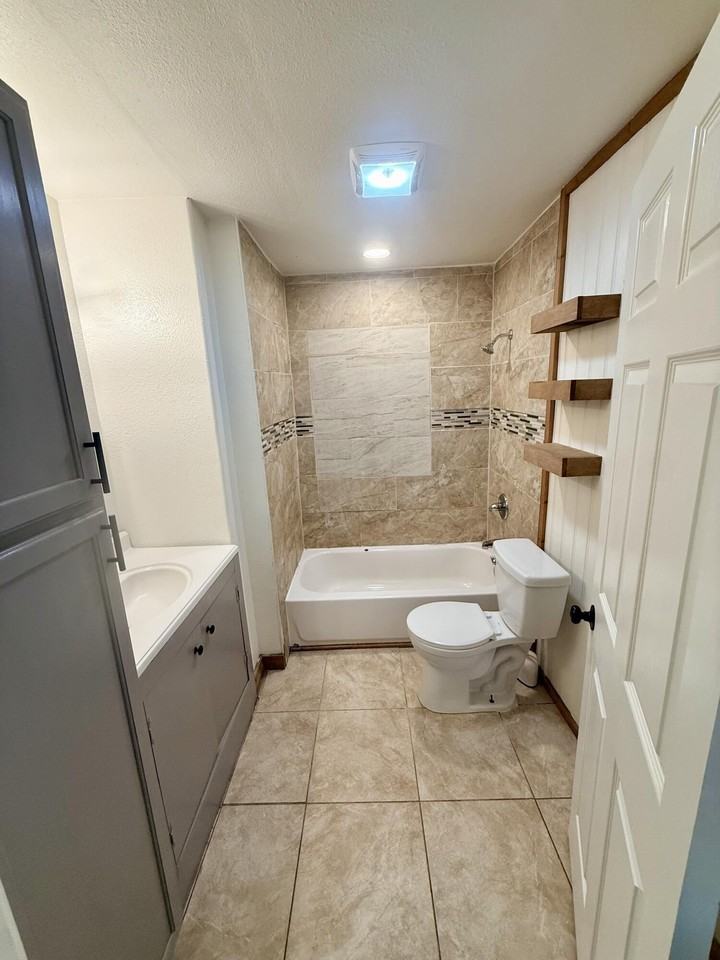 713 E Avenue D - Photo 5 of 14