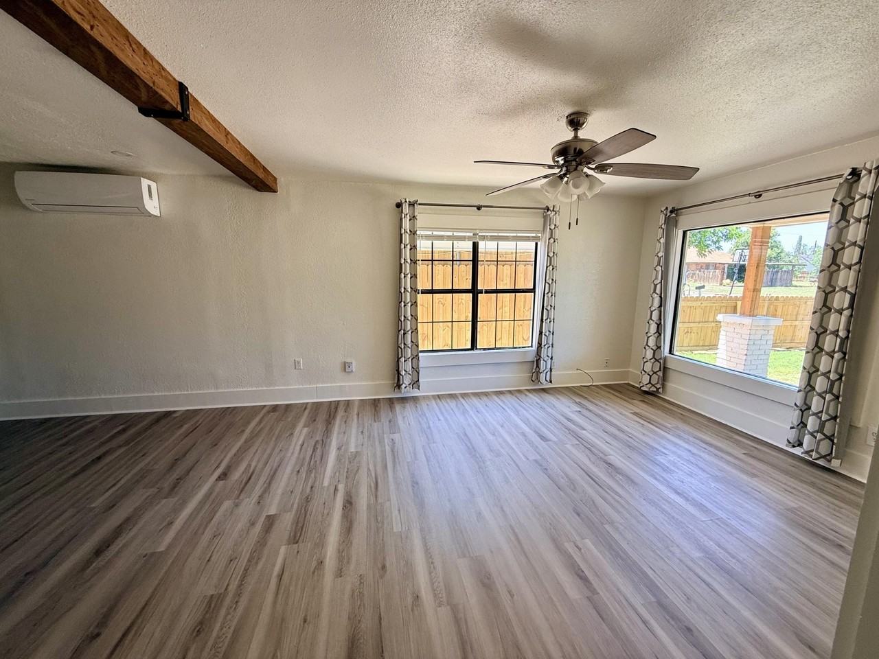 713 E Avenue D - Photo 6 of 14