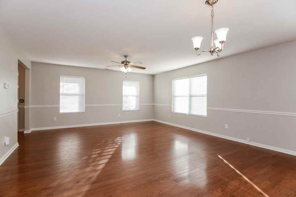 1005 Joselynn Dr - Photo 3 of 16
