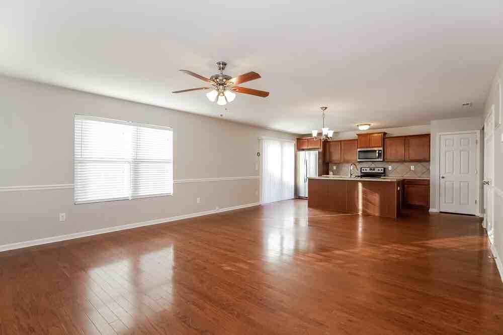 1005 Joselynn Dr - Photo 4 of 16