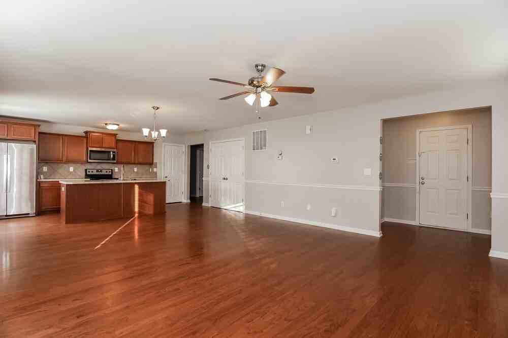 1005 Joselynn Dr - Photo 5 of 16
