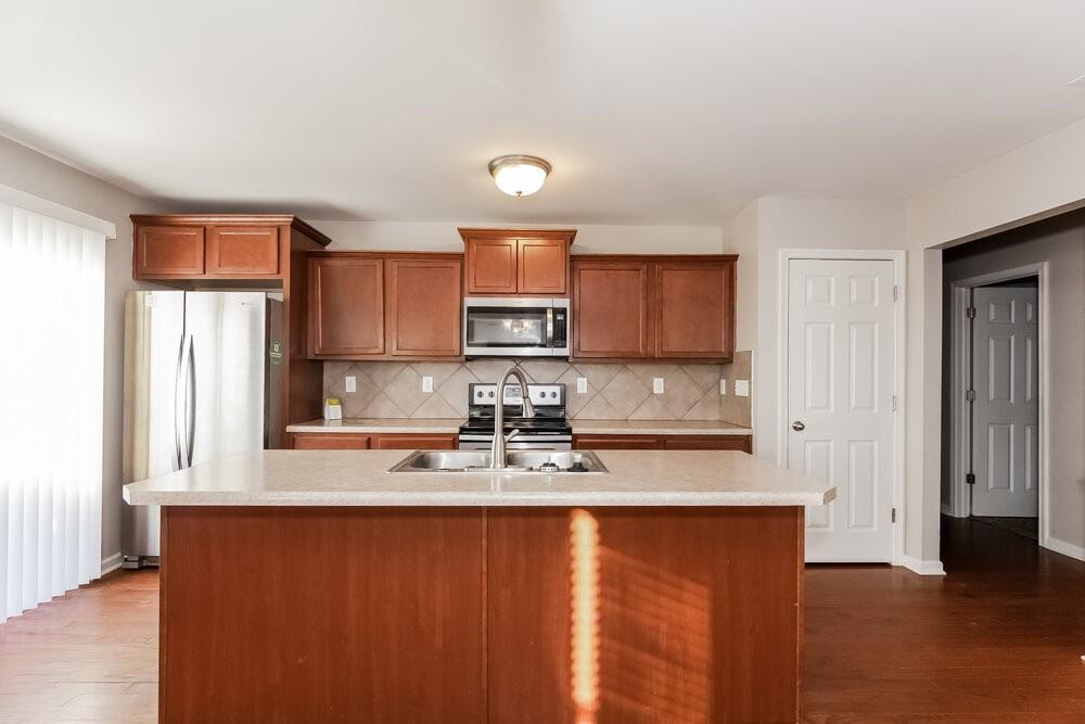 1005 Joselynn Dr - Photo 7 of 16