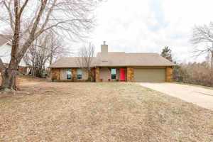 featured image of 219 E Rogers Dr