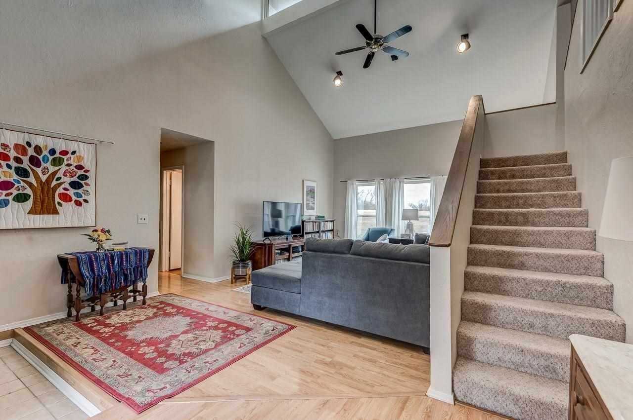 219 E Rogers Dr - Photo 2 of 23