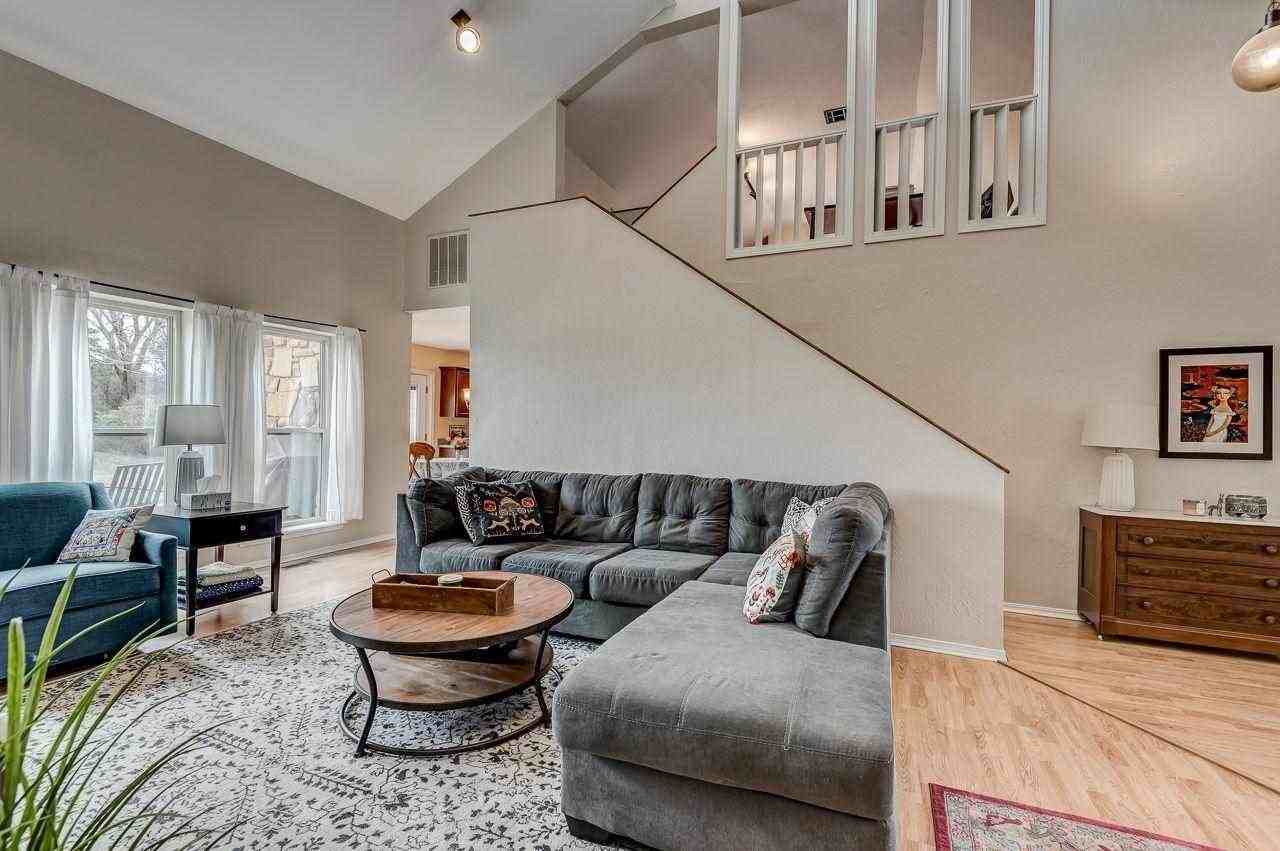 219 E Rogers Dr - Photo 3 of 23