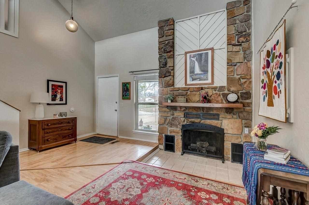 219 E Rogers Dr - Photo 4 of 23