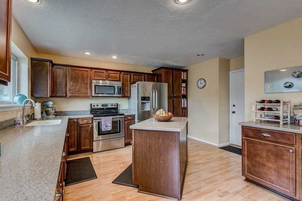 219 E Rogers Dr - Photo 7 of 23
