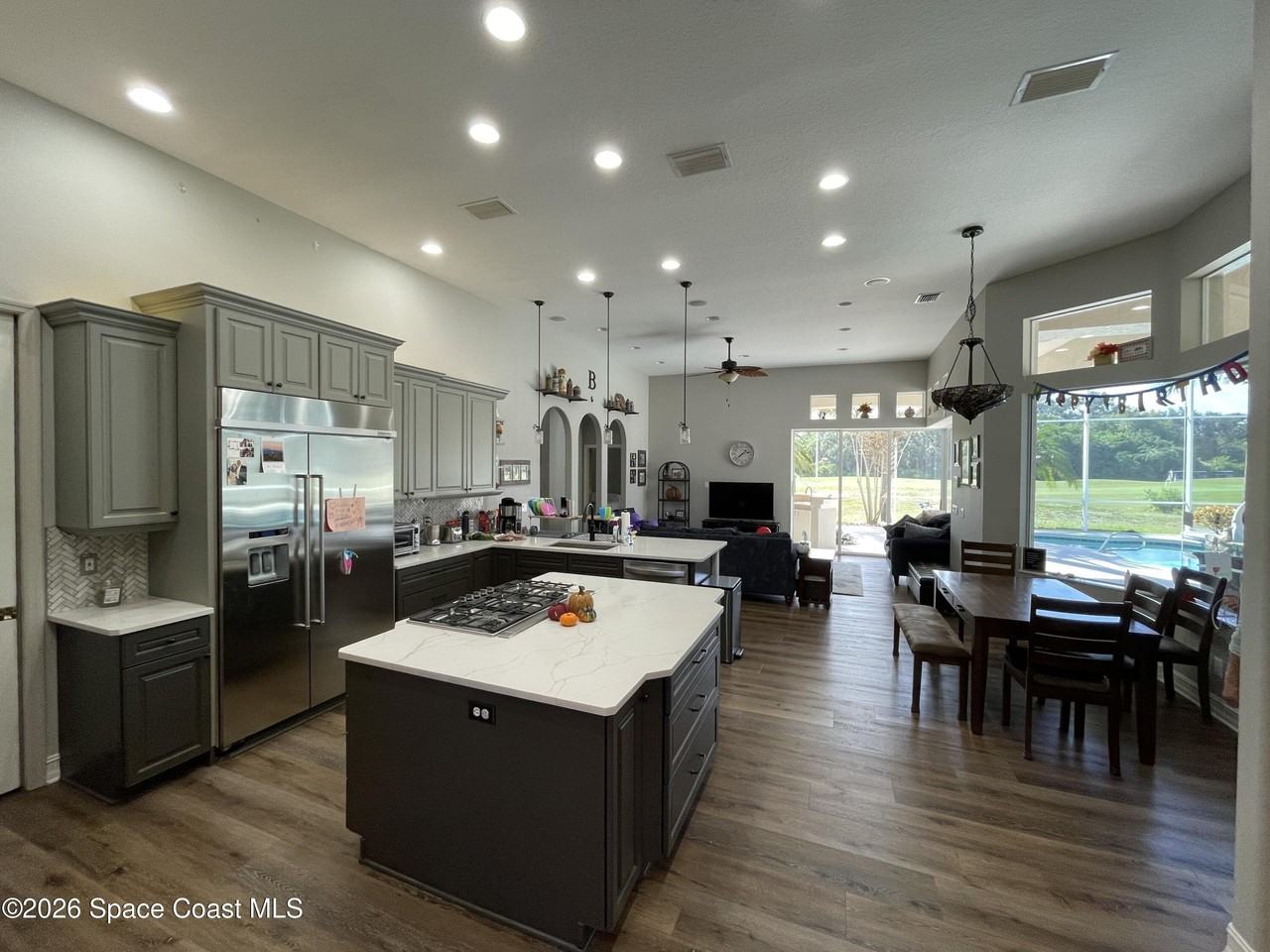 1479 Southpointe Ct - Photo 3 of 15