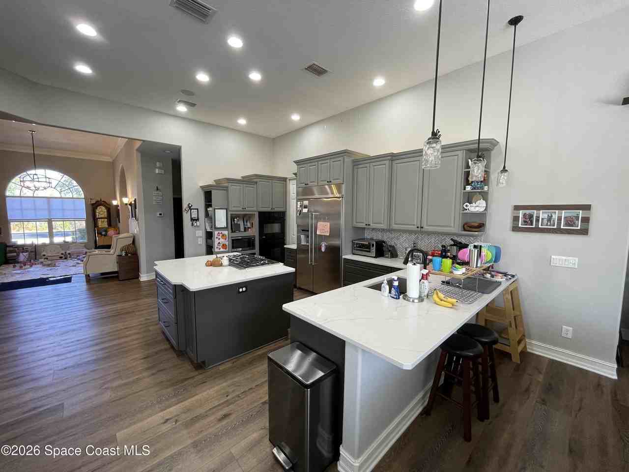 1479 Southpointe Ct - Photo 4 of 15