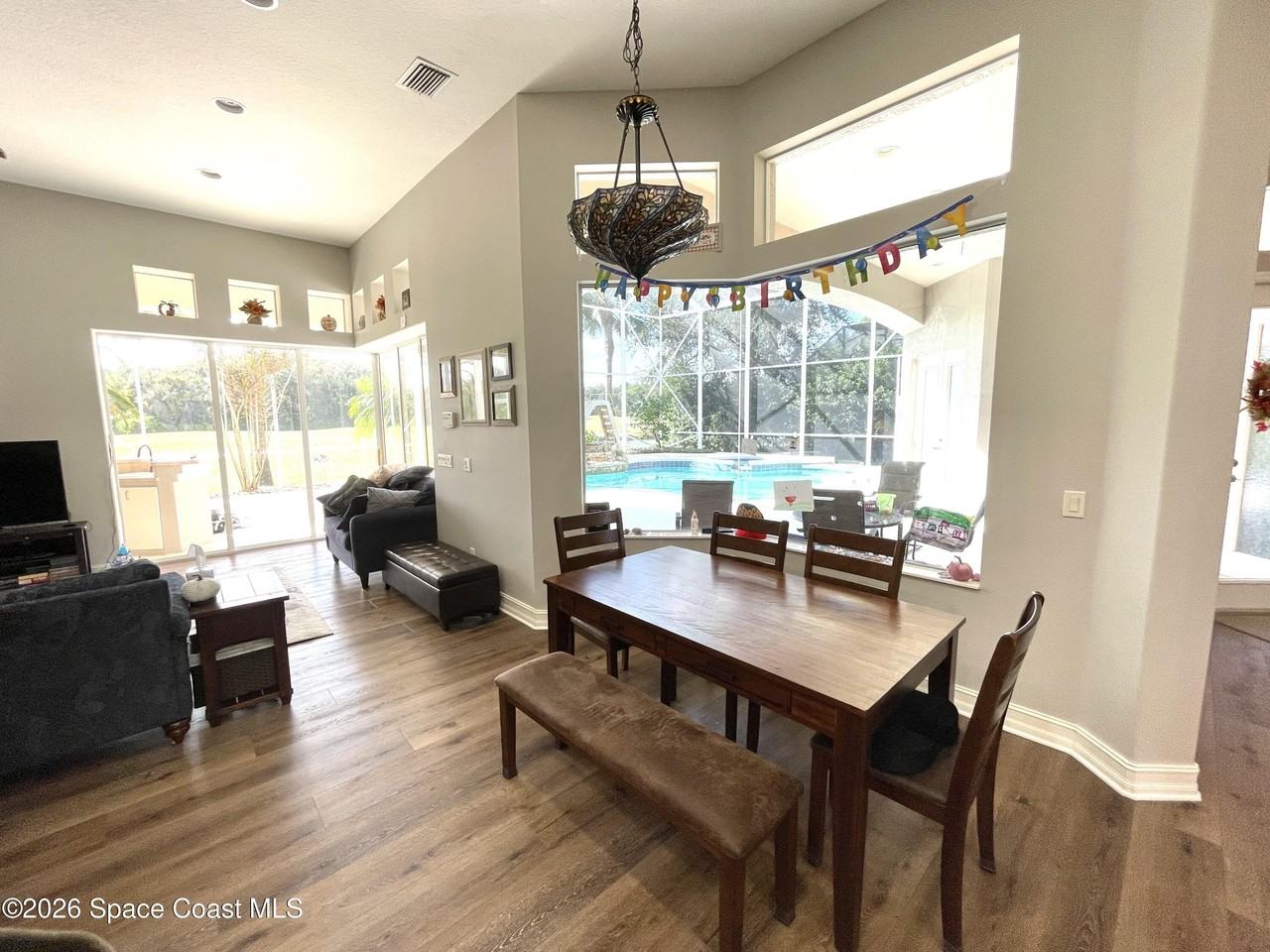 1479 Southpointe Ct - Photo 7 of 15