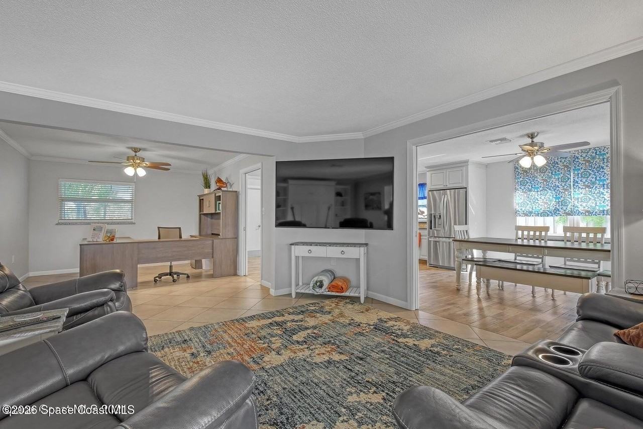 319 Dorset Dr - Photo 7 of 36