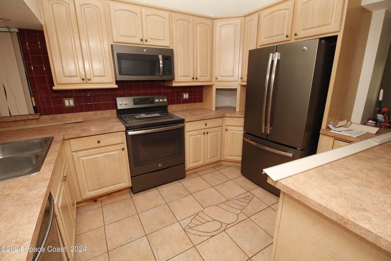 2168 Tarrytown Ln Ne - Photo 2 of 13
