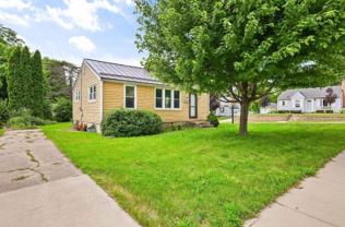 426 Hillcrest Dr - Photo 1 of 1