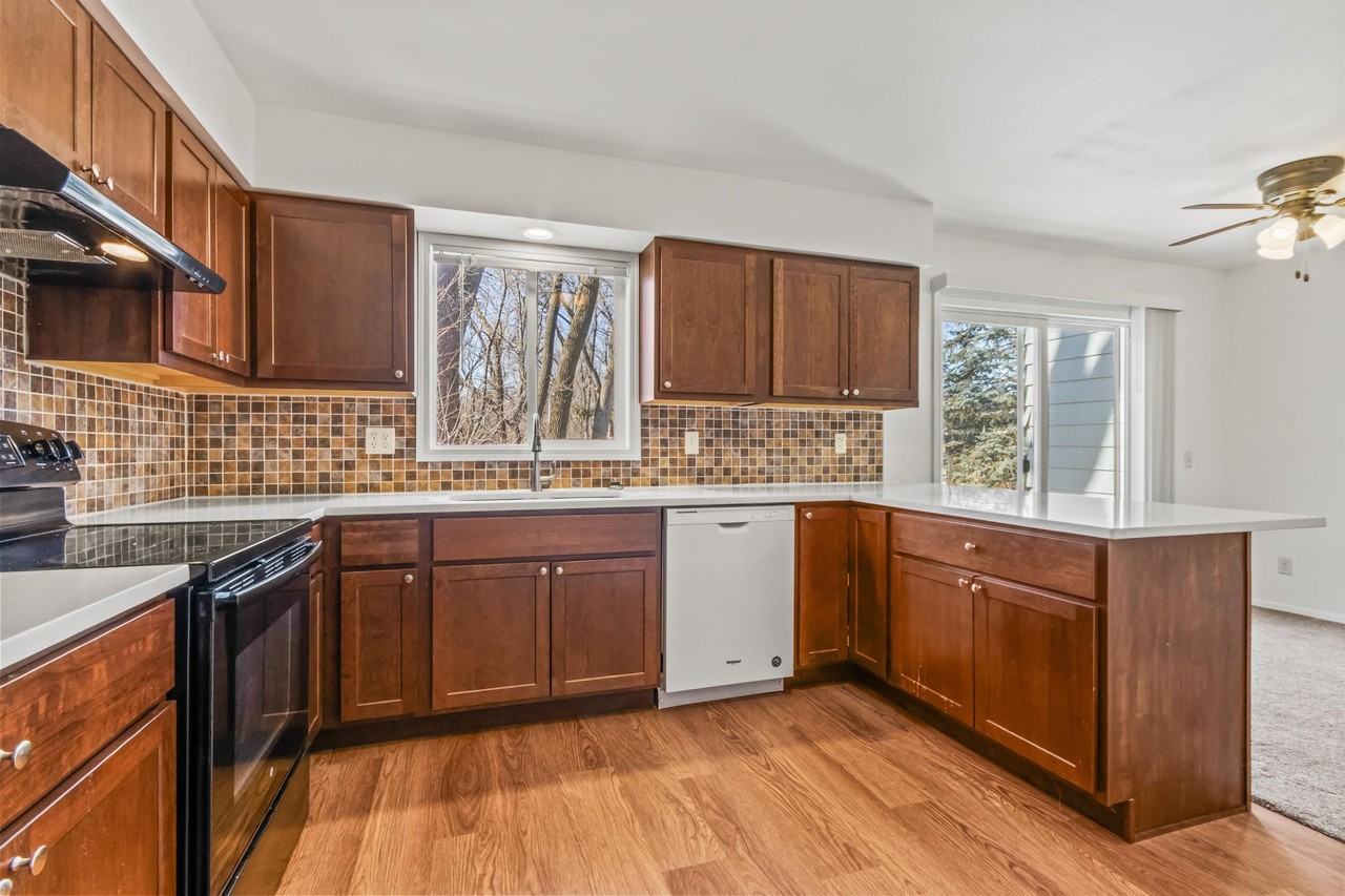 1302 N Gammon Rd - Photo 2 of 40